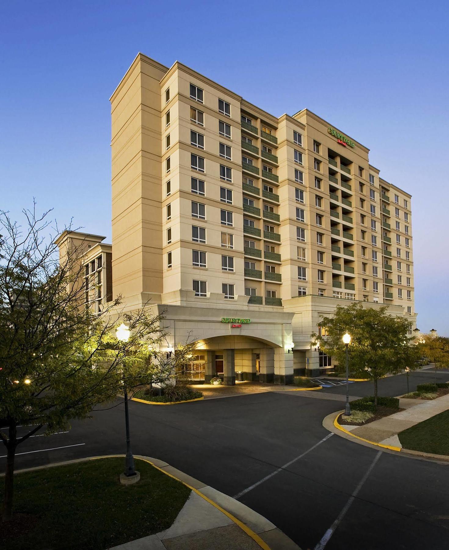 Courtyard By Marriott Tysons Mclean Hotel Tysons Corner Exterior photo